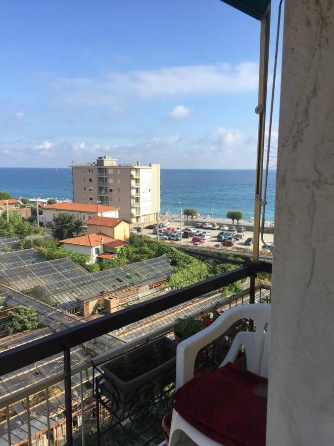 A Due Passi Dal Mare Apartment Vallecrosia Exterior photo