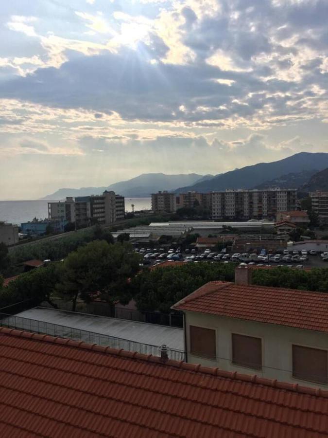 A Due Passi Dal Mare Apartment Vallecrosia Exterior photo